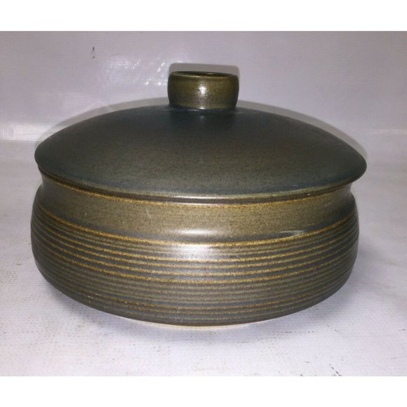 Covered Stoneware Dish - 8.5" x 3” - RIbbed Sides- Baking Dish - Picture 2 of 12